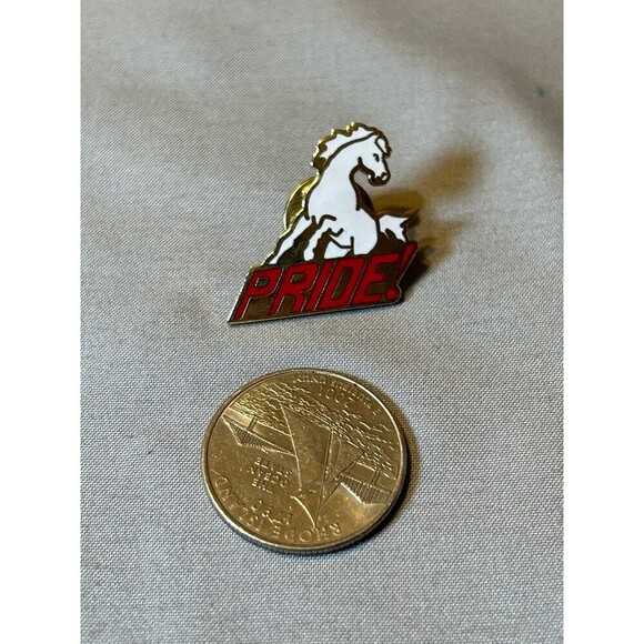Stevenson Stallions Pride Horses Lapel Hat Tie Pin Souvenir - Picture 3 of 3
